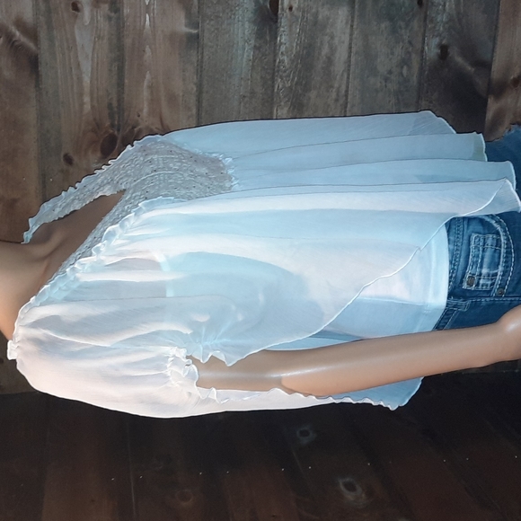 About a girl blouse - Picture 2 of 4